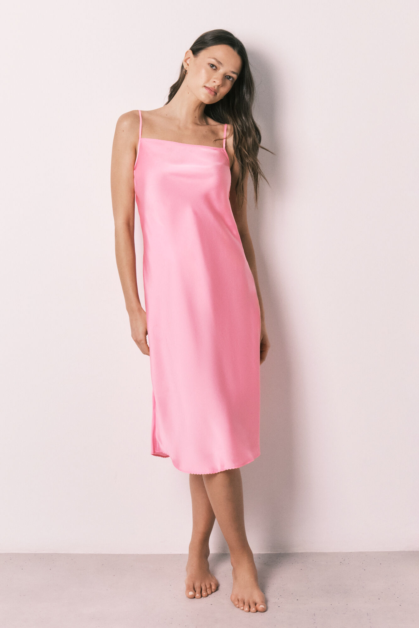 Women'secret Camis&oacute;n midi tirantes sat&eacute;n rosa