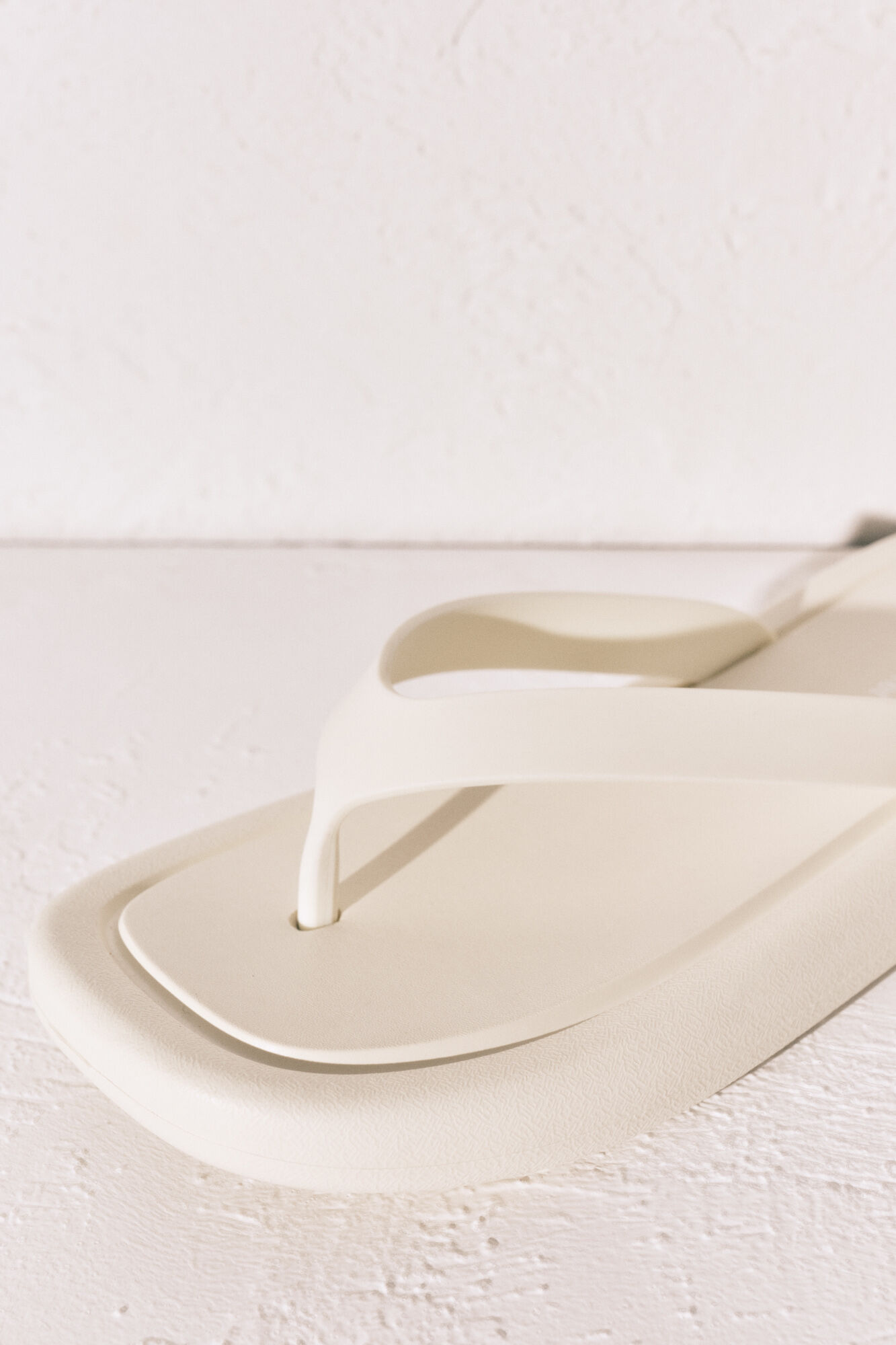 Women'secret Chanclas suela gruesa punta cuadrada blancas