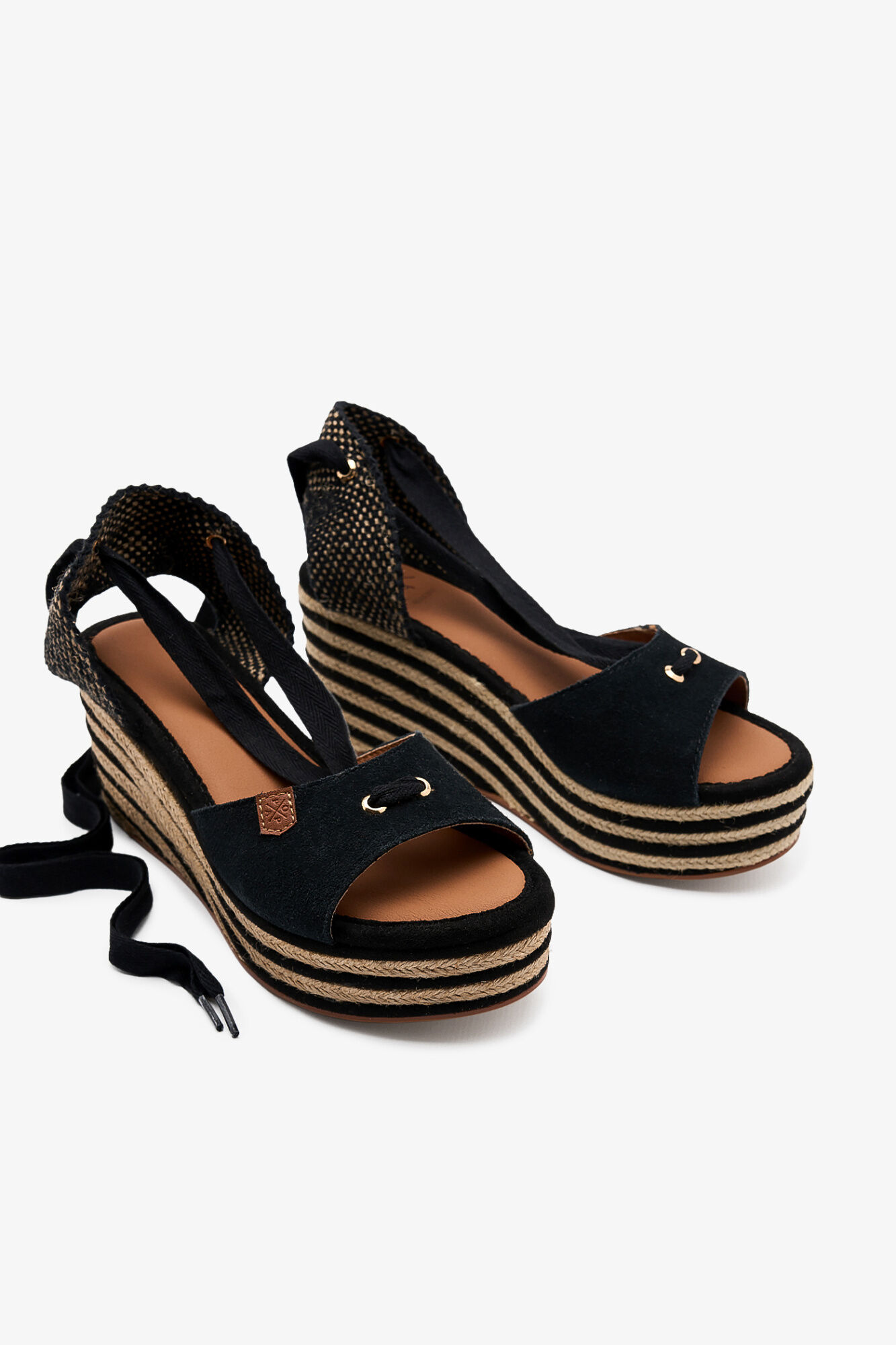 Popa Sand&aacute;lia cunha baixa Valdes em camur&ccedil;a