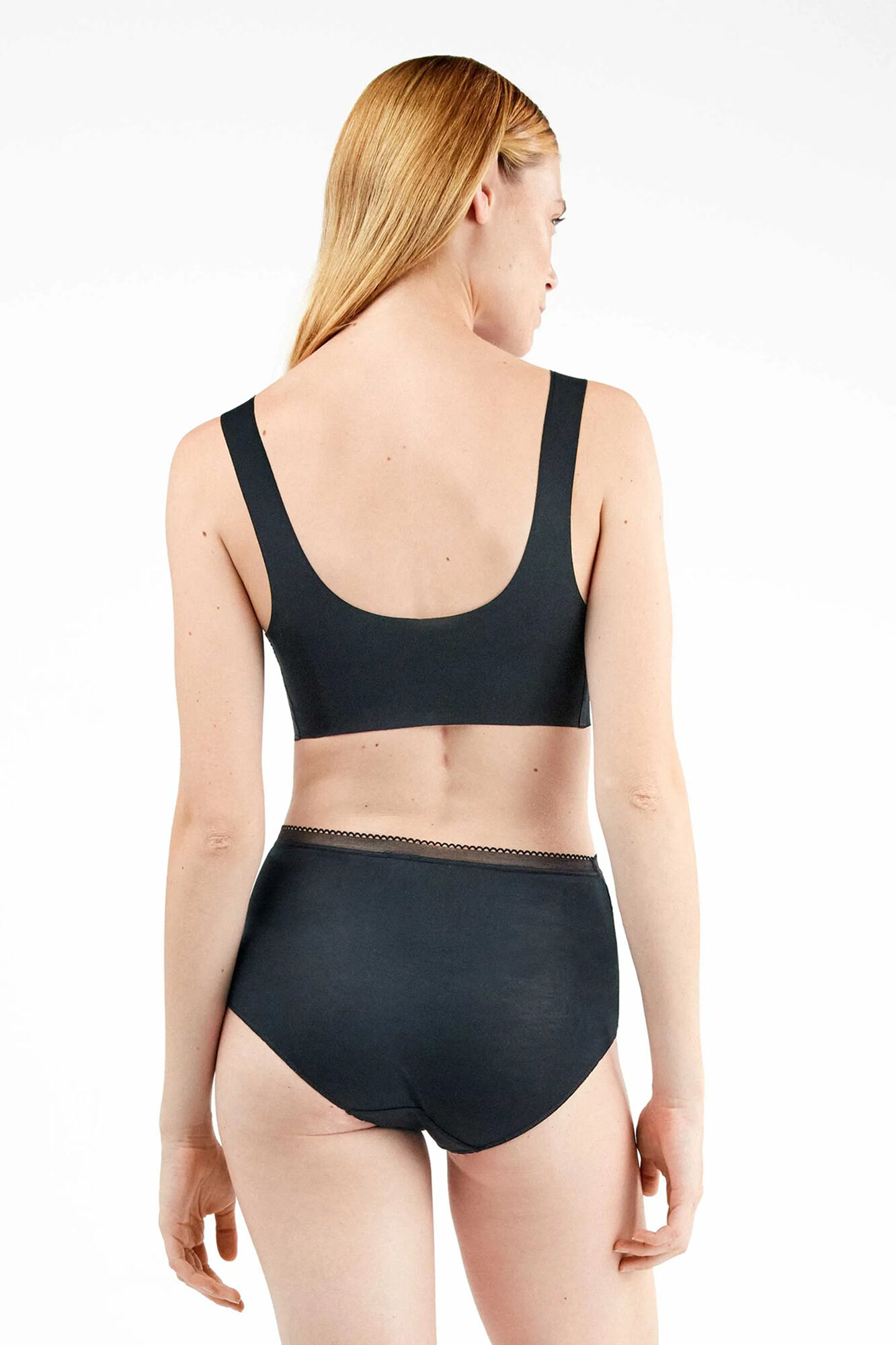 Gisela Braga alta b&aacute;sica con gal&oacute;n de encaje&nbsp;