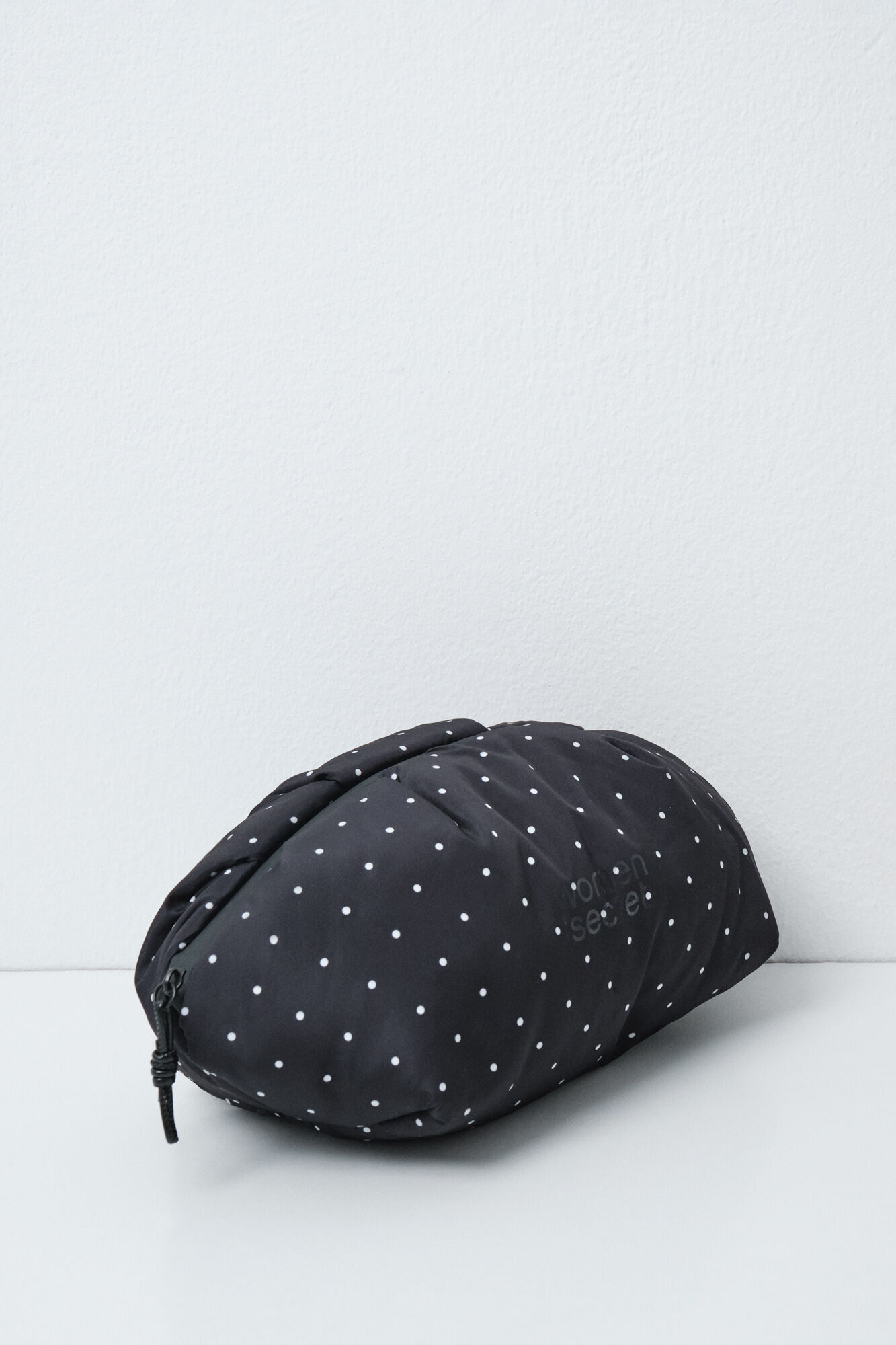 Women'secret N&eacute;cessaire grande acolchoado preto de bolinhas
