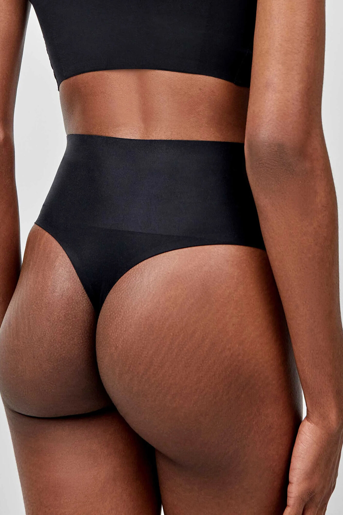 Gisela Braga tanga  alto moldeador
