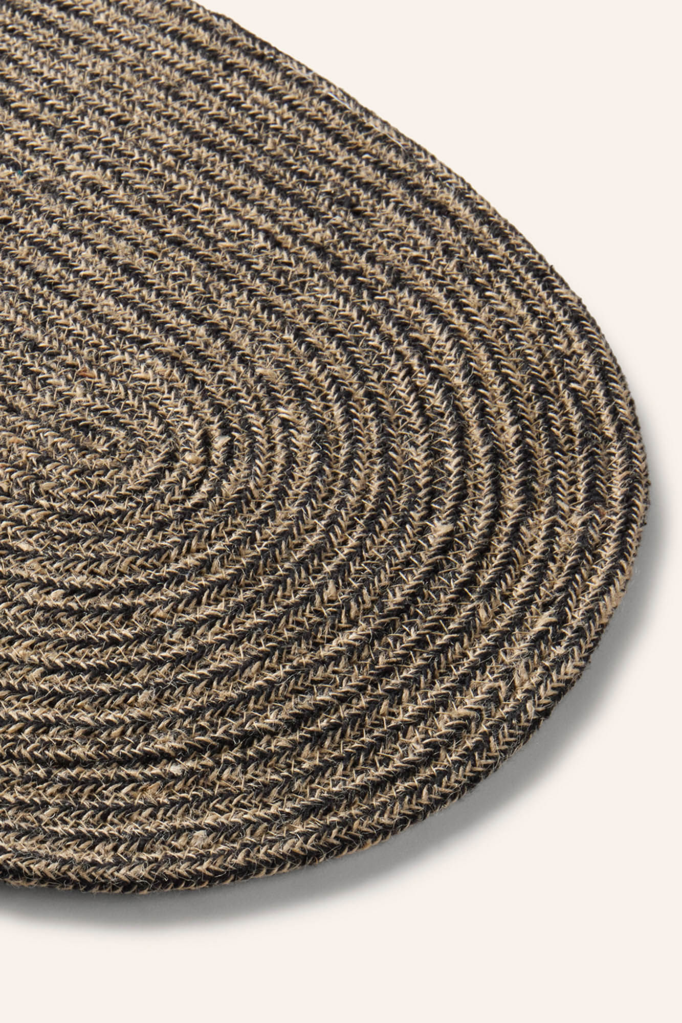 Calma House Mantel Individual Arena Oval. 35x50 Negro
