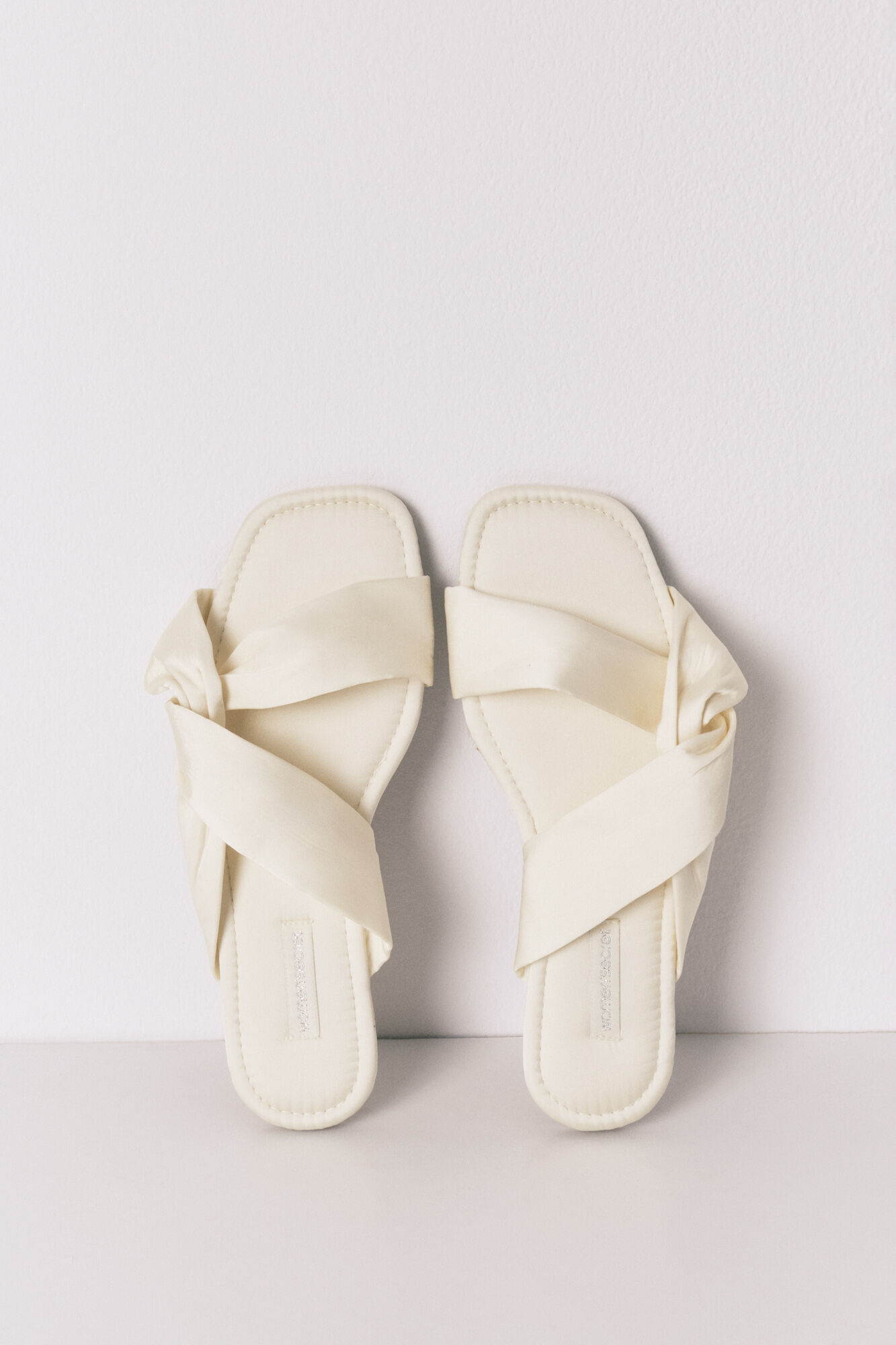 Women'secret Zapatillas casa sat&eacute;n nudo amarillas