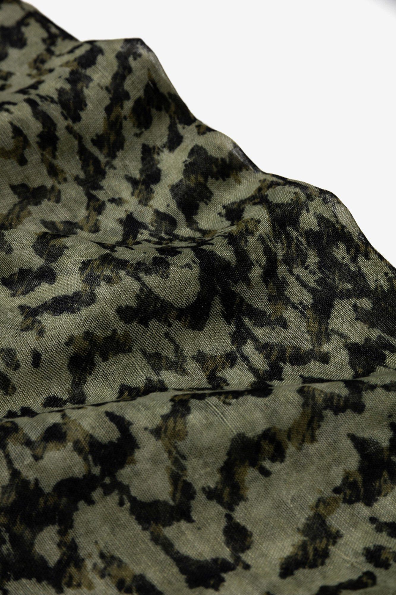 Vilanova Pa&ntilde;uelo verde estampado abstracto