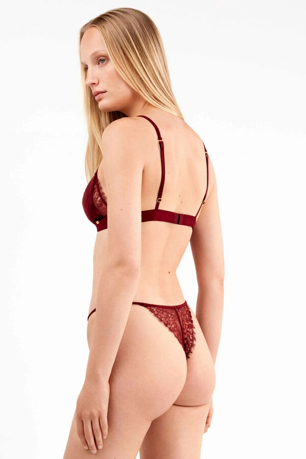 Gisela Braga brasile&ntilde;a en terciopelo&nbsp; rojo
