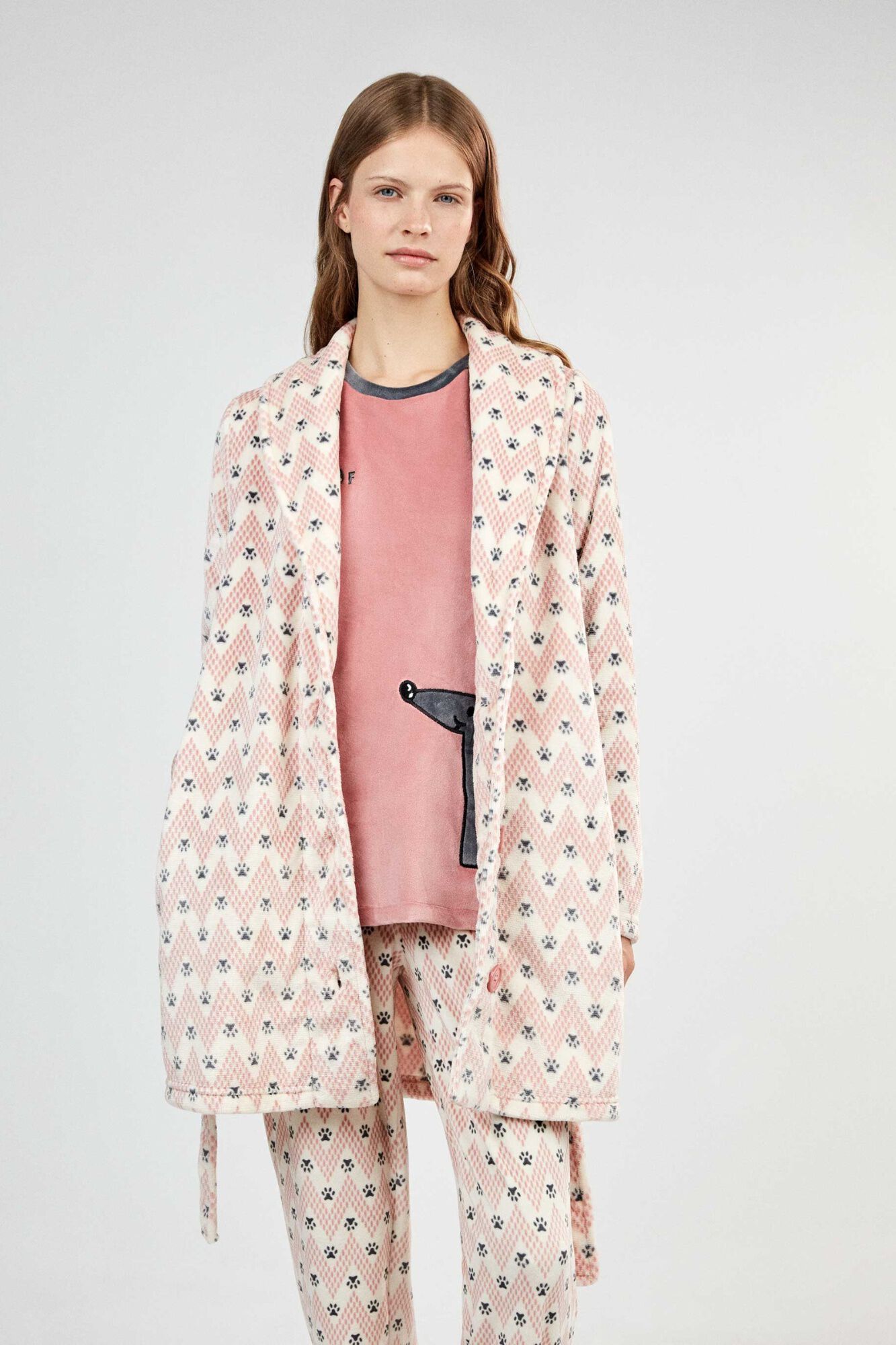 Gisela Robe gola smoking estampada