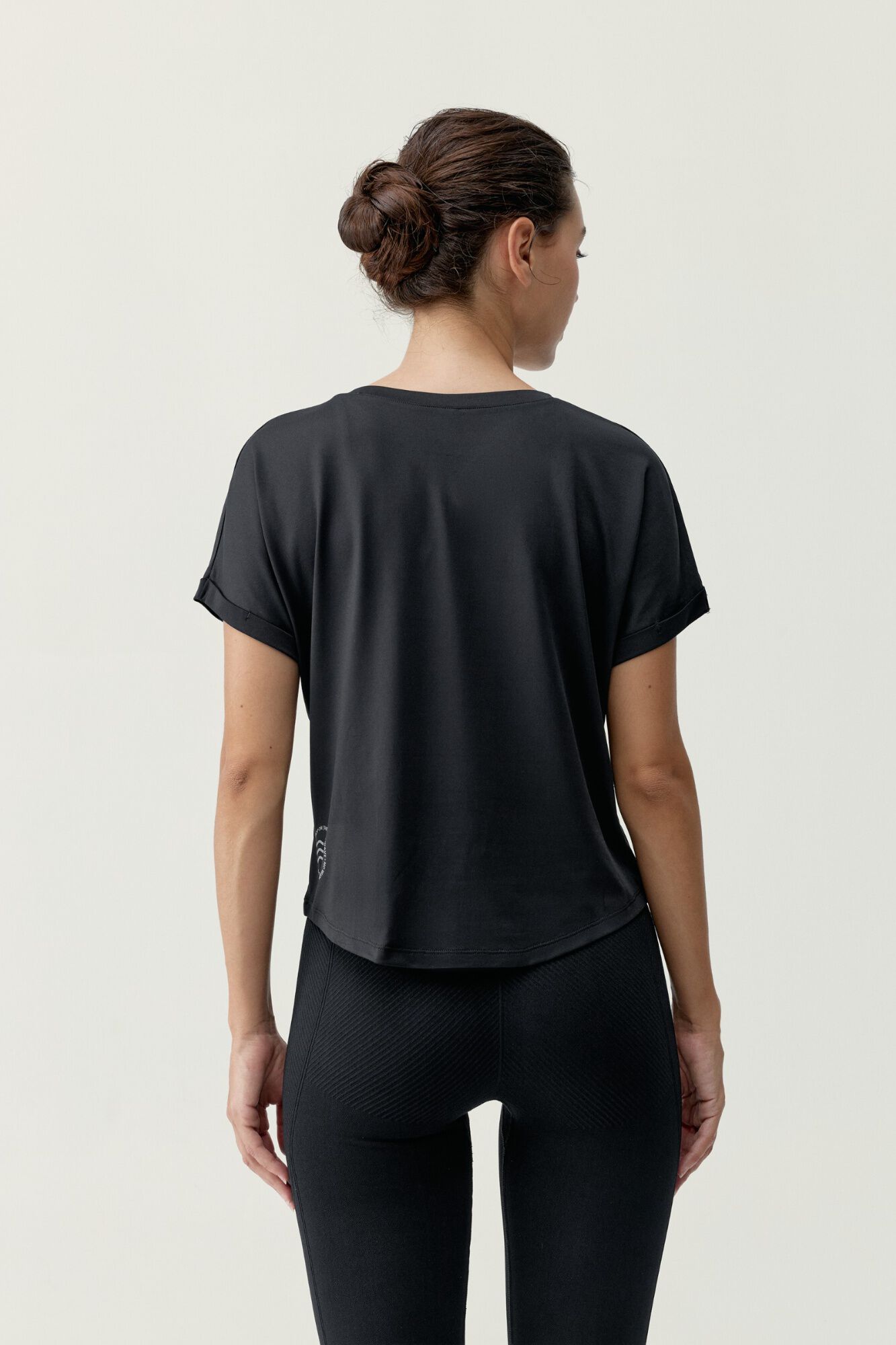 Born Living Yoga T-shirt Azami preta