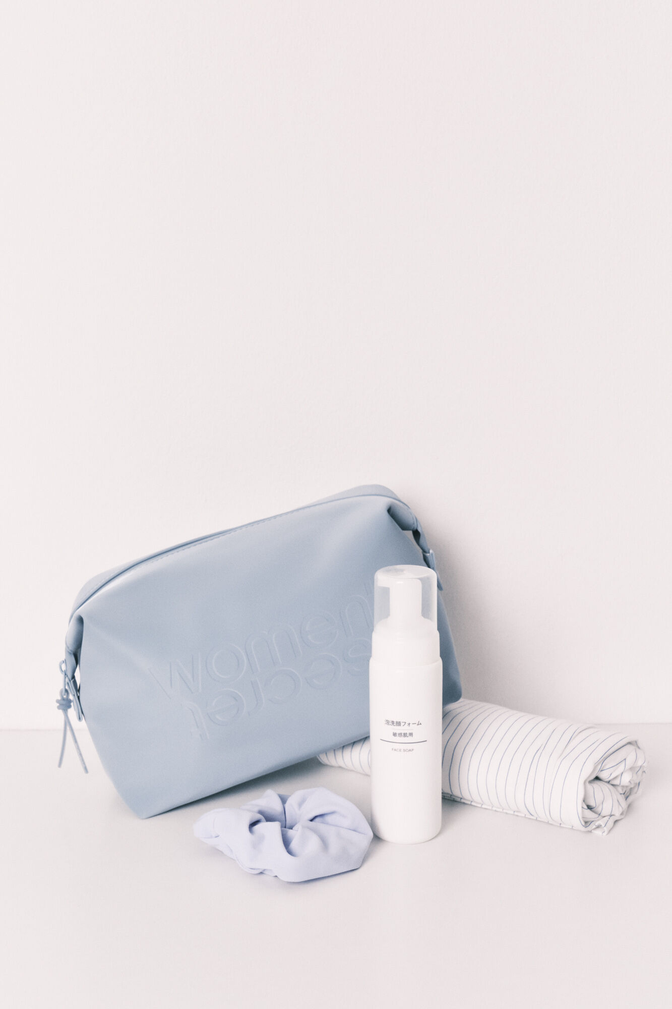 Women'secret N&eacute;cessaire m&eacute;dio em borracha azul