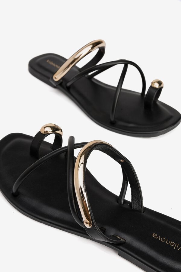 Vilanova Sand&aacute;lia rasa com detalhe met&aacute;lico preto