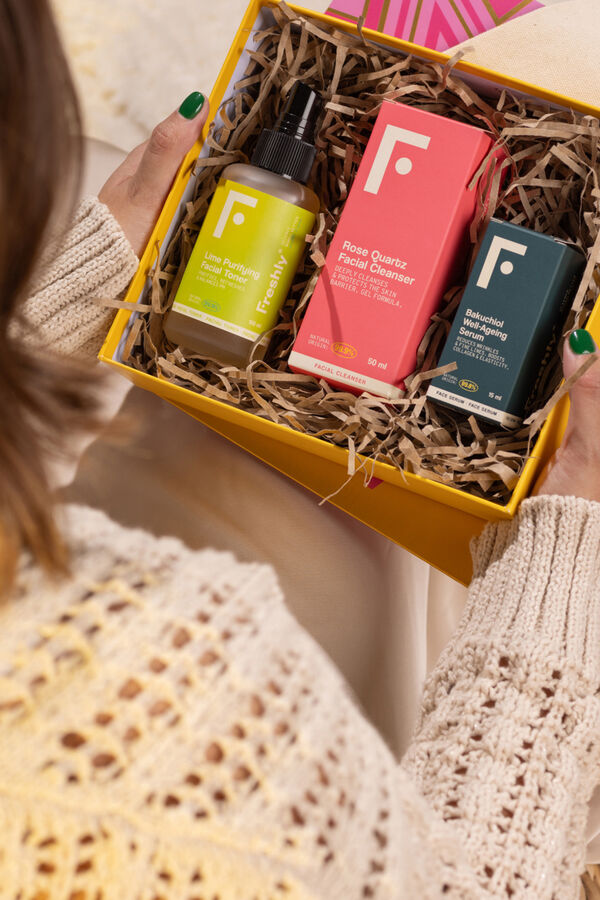 Freshly Cosmetics Essential Routine Chest pink