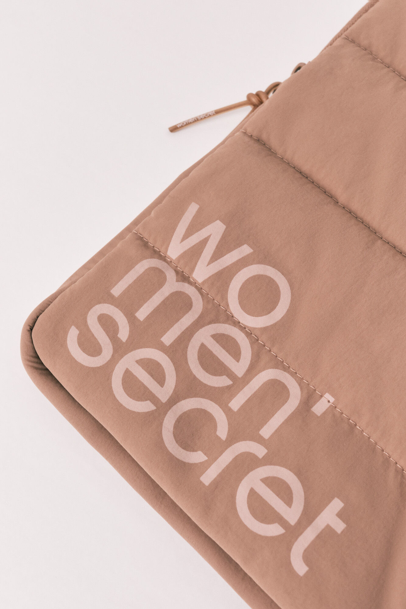 Women'secret Capa para tablet acolchoada com logo castanha