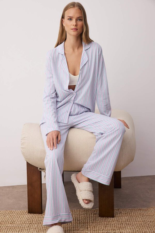 Trendyol Conjunto de pijama de riscas estampado