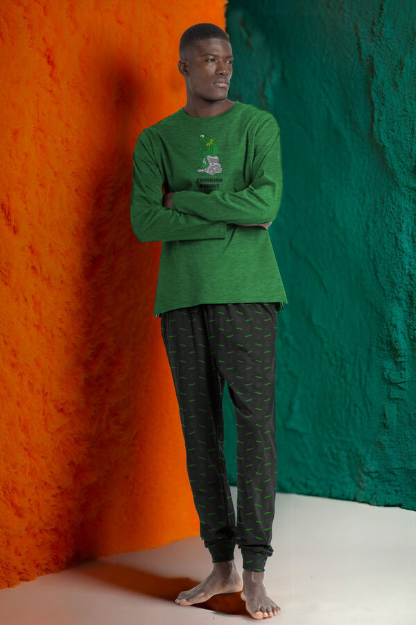 Admas Pensando em um pijama do Caco verde