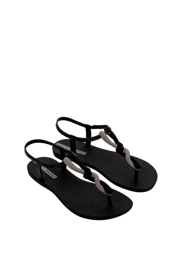 Ipanema Sand&aacute;lia com tira em T e n&oacute; preto