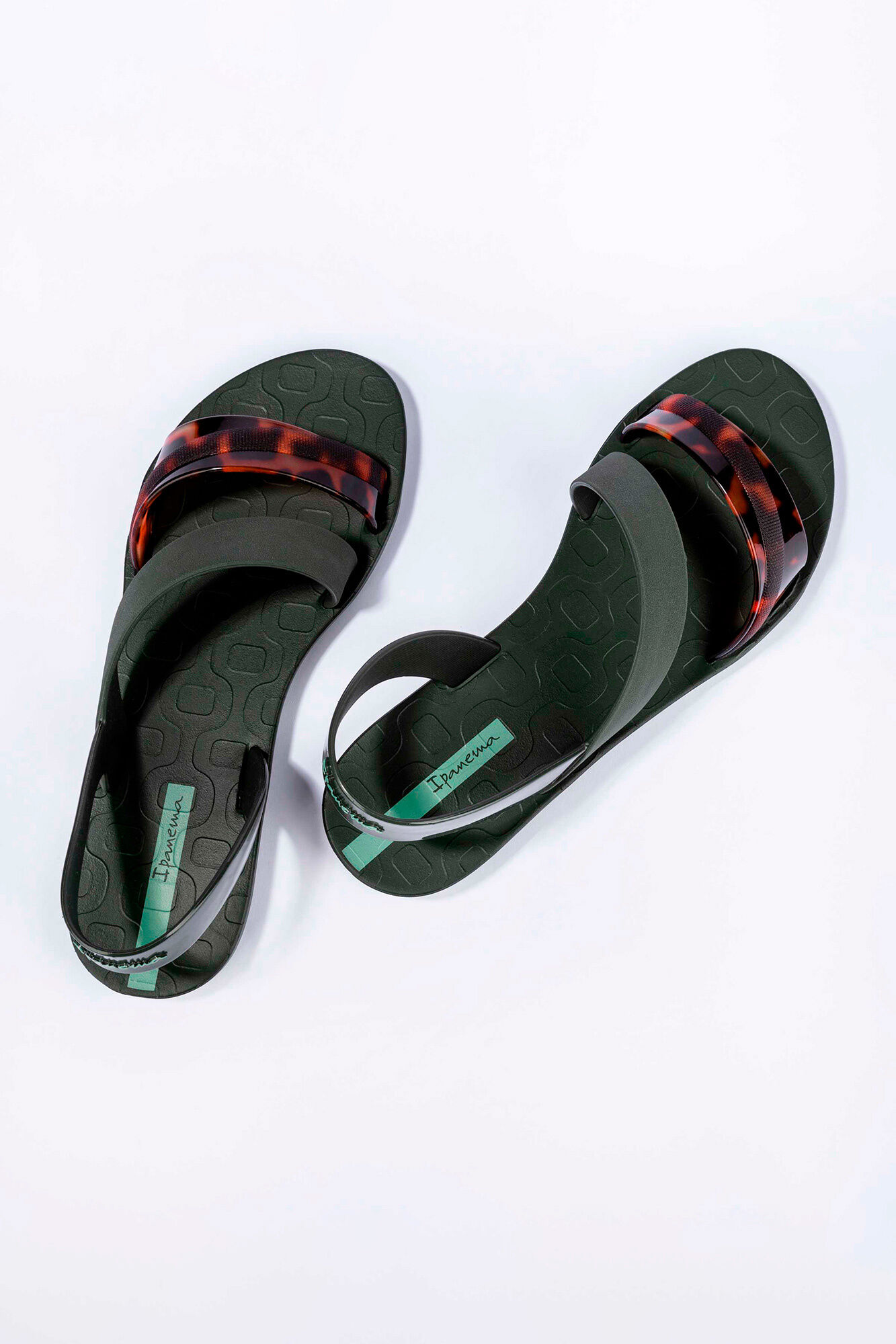 Ipanema Sand&aacute;lia de tiras assim&eacute;tricas com estampado animal
