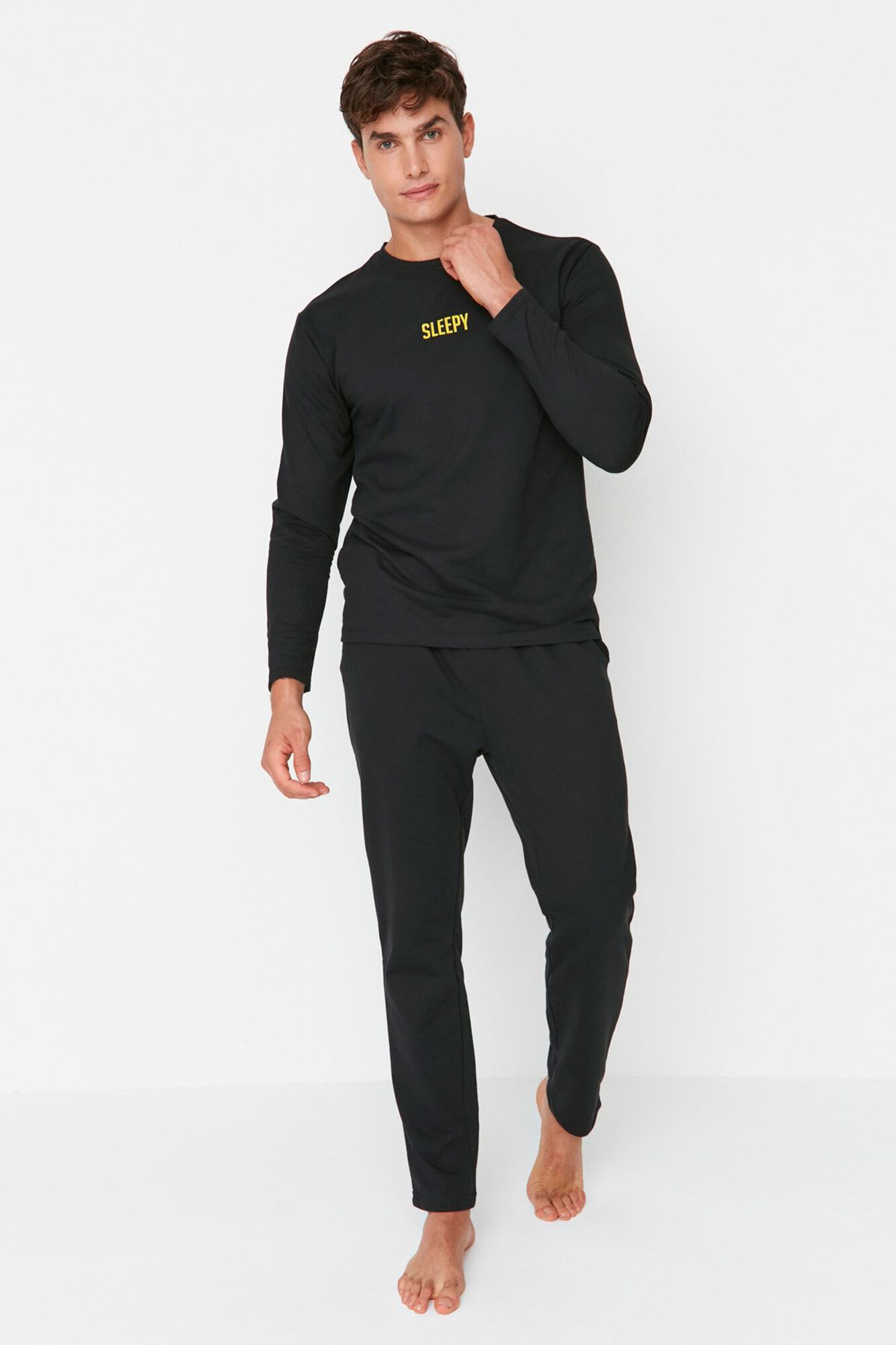 Trendyol Conjunto de pijama preto com estampado de slogan e corte regular de 2 camadas 