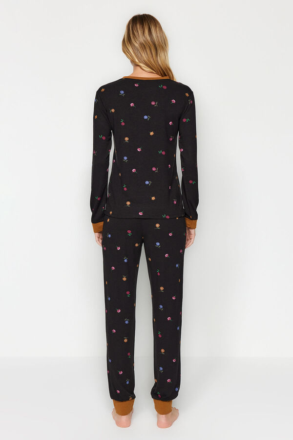 Trendyol Conjunto pijama jogger negro estampado floral&nbsp;&nbsp; negro