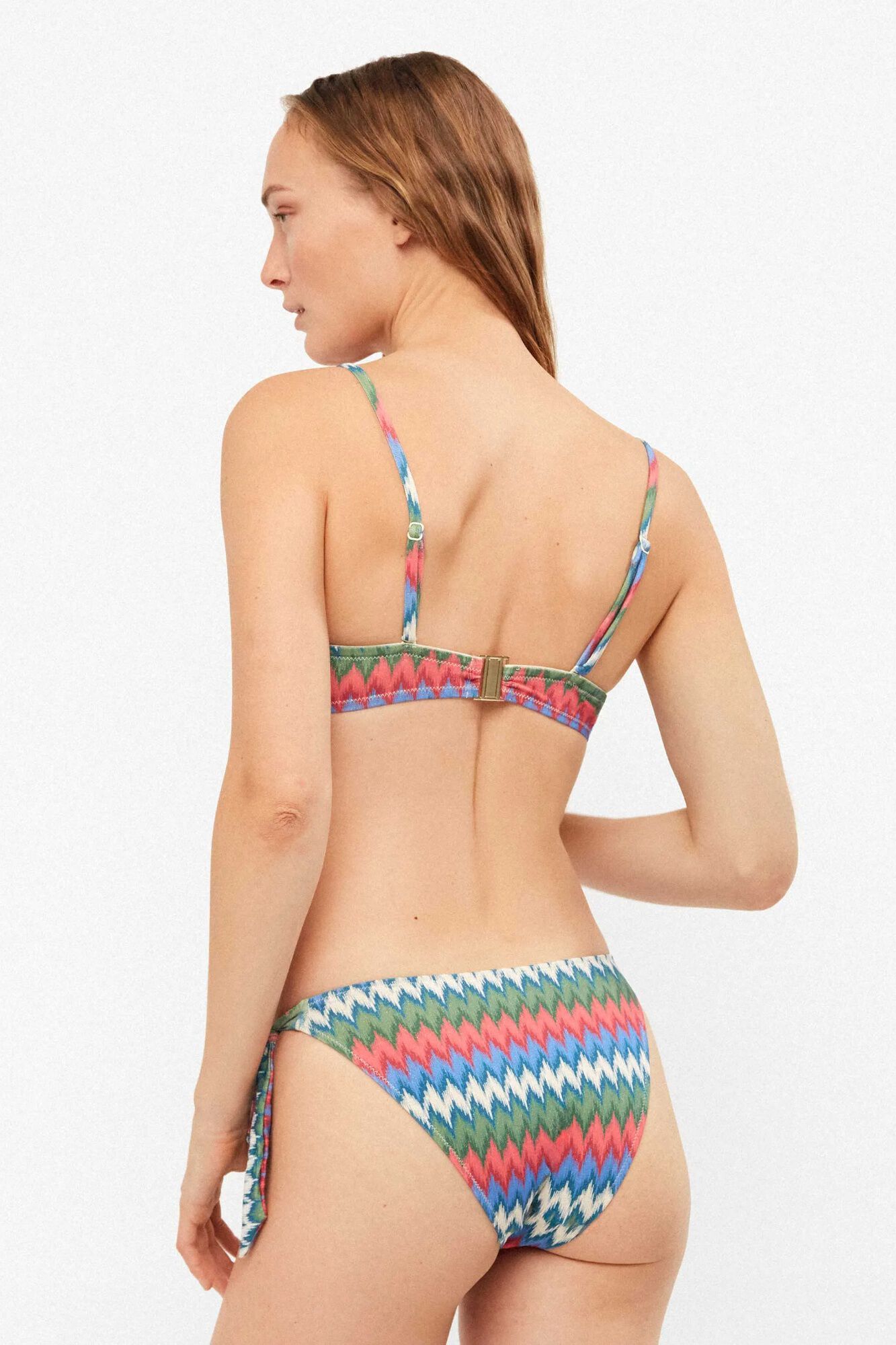 Gisela Braga bikini ajustable en laterales