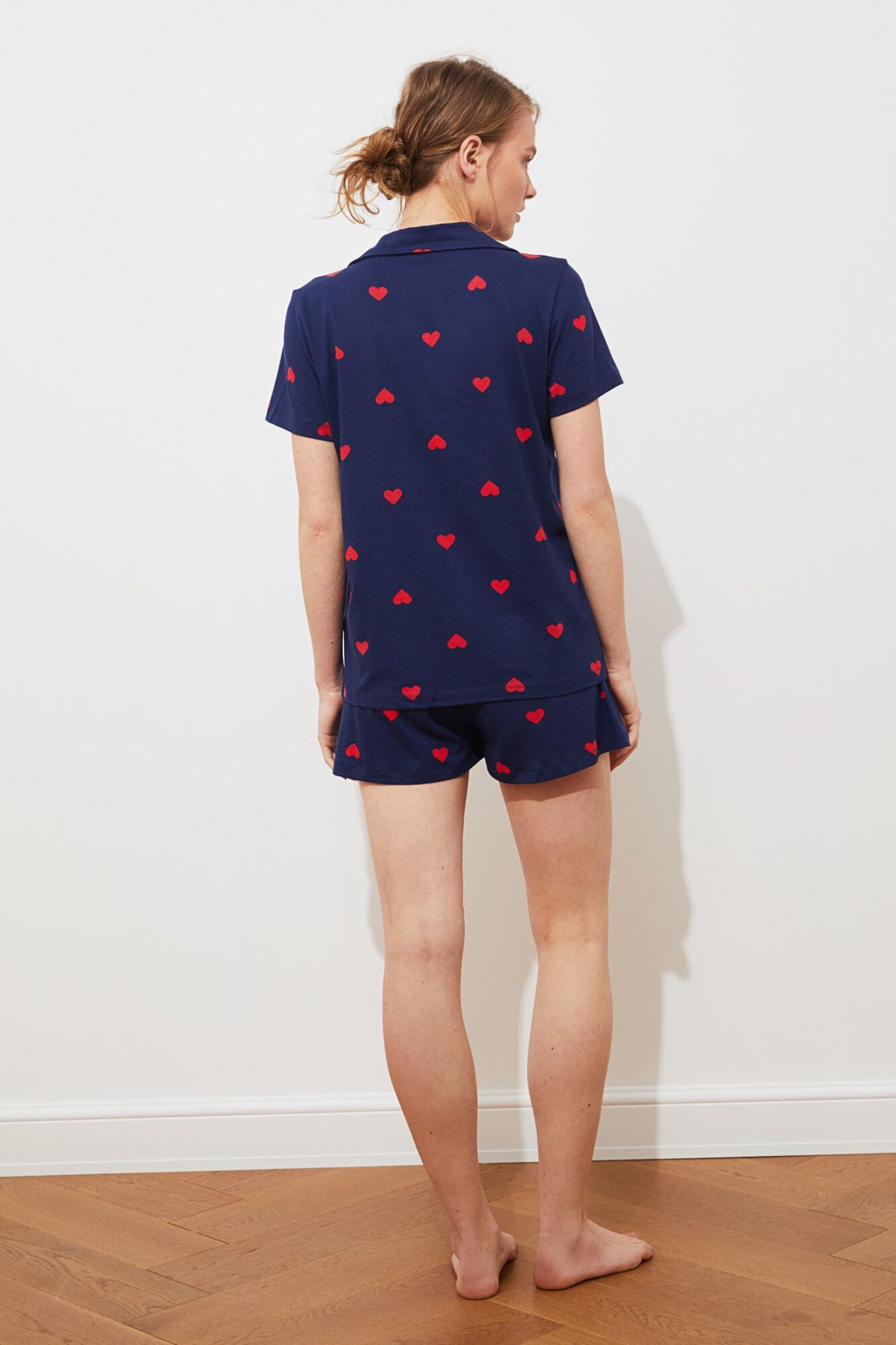 Trendyol Conjunto pijama camiseiro curto cora&ccedil;&otilde;es