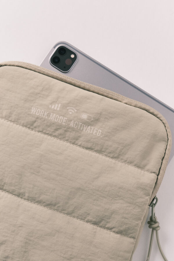 Women'secret Capa tablet acolchoada com logo verde verde