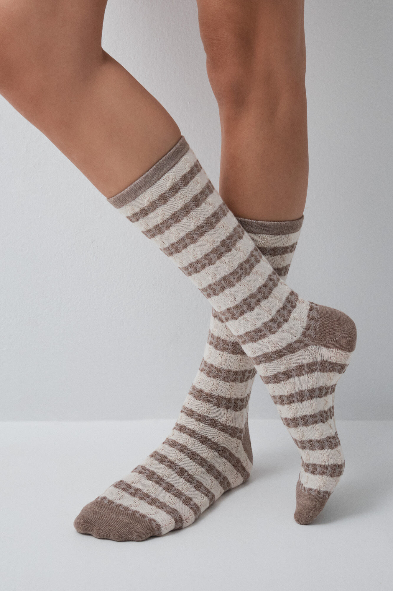 Women'secret Meias compridas com textura de riscas castanhas