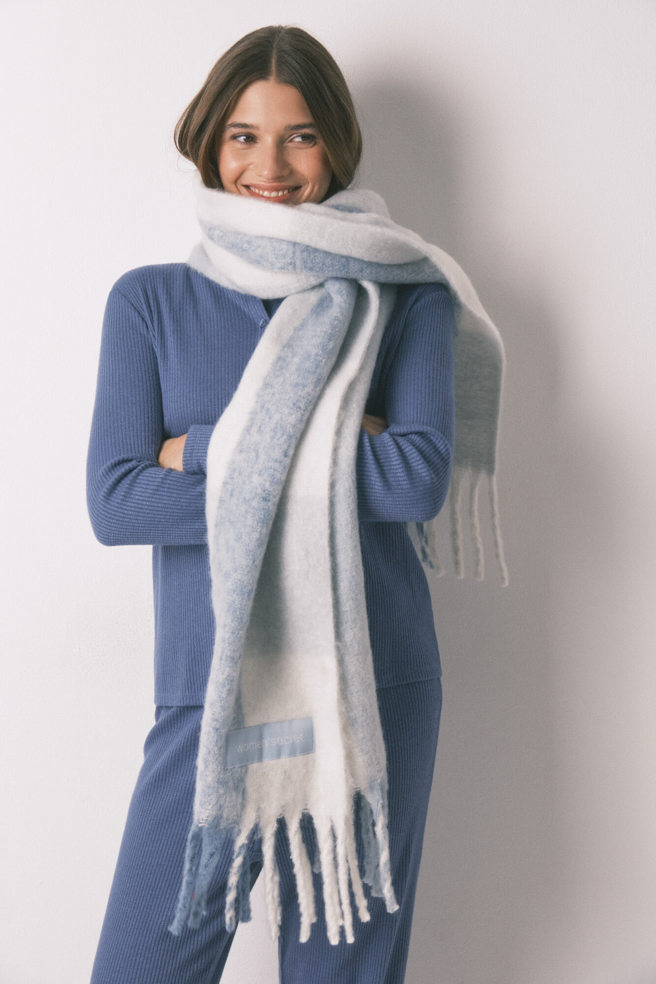 Women'secret Bufanda efecto lana cuadros azul y blanco 