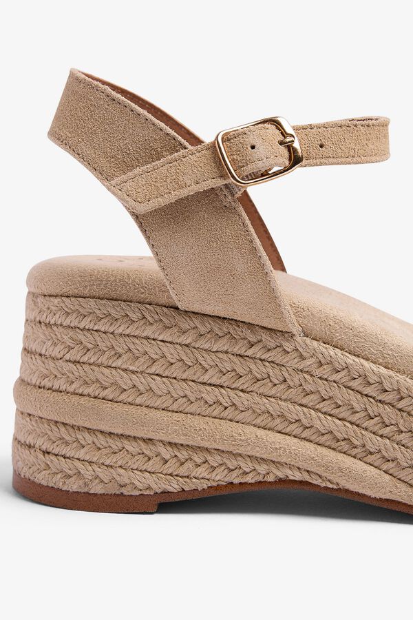 Popa Sand&aacute;lia cunha baixa Meri camur&ccedil;a bege