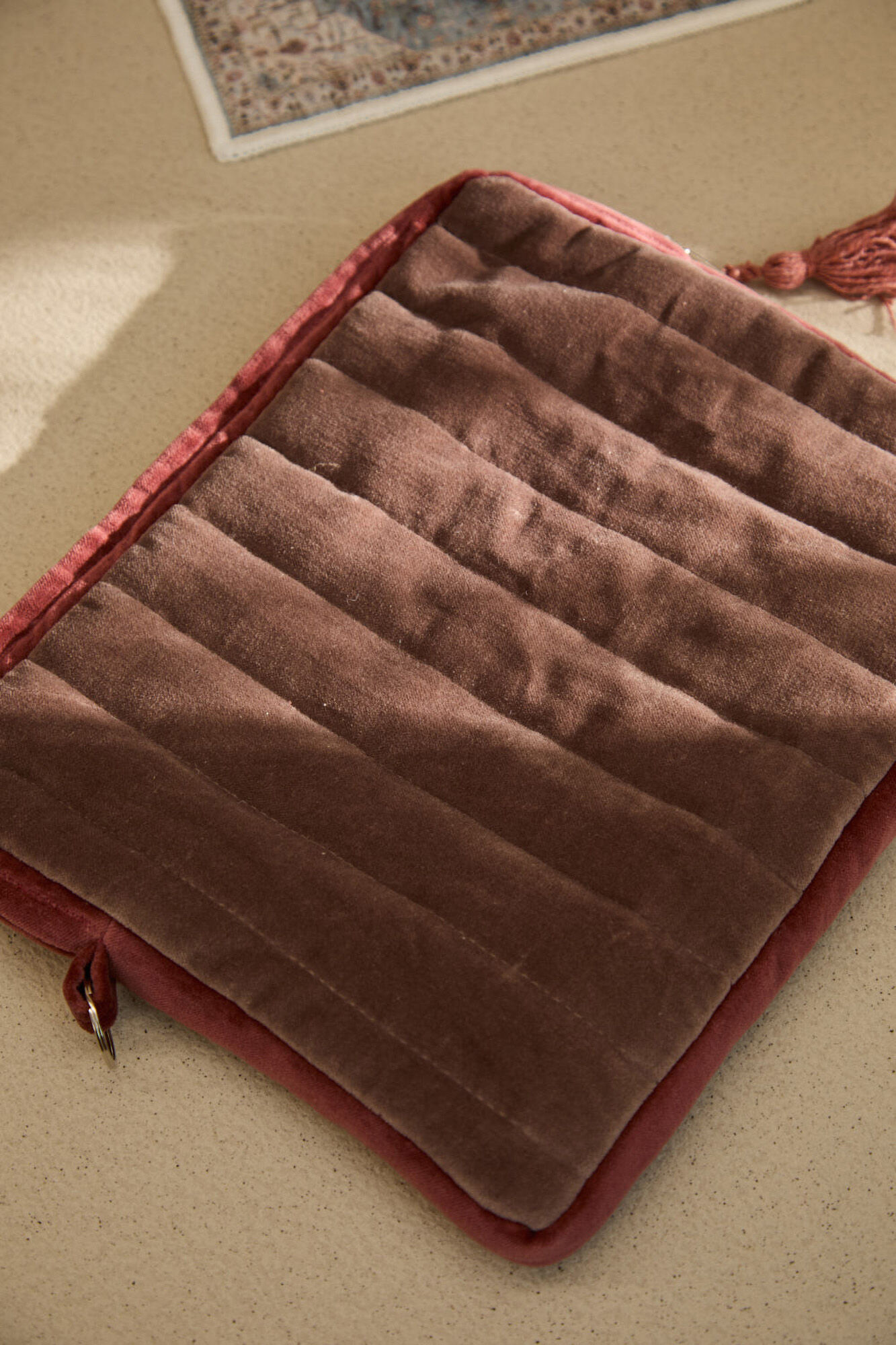 Calma House Capa acolchoada para laptop Osaka Earth-Tone Velvet