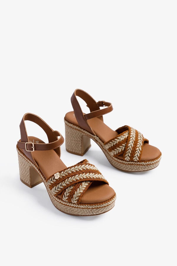 Popa Sand&aacute;lia cunha Melia em juta cru