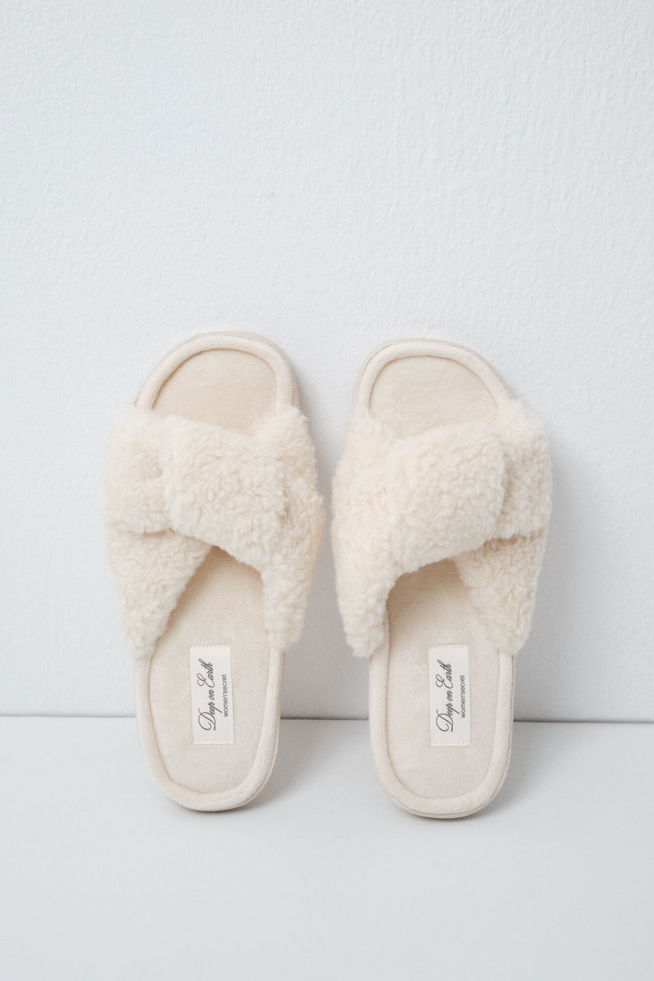 Women'secret Chinelos de quarto com n&oacute; em borrego branco