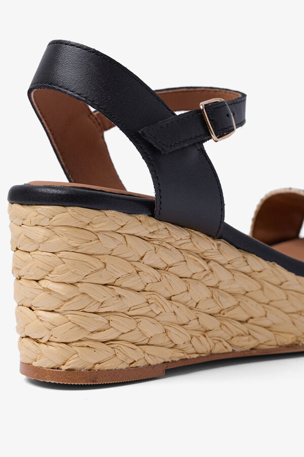 Popa Cunha baixa Sakarun R&aacute;fia preto