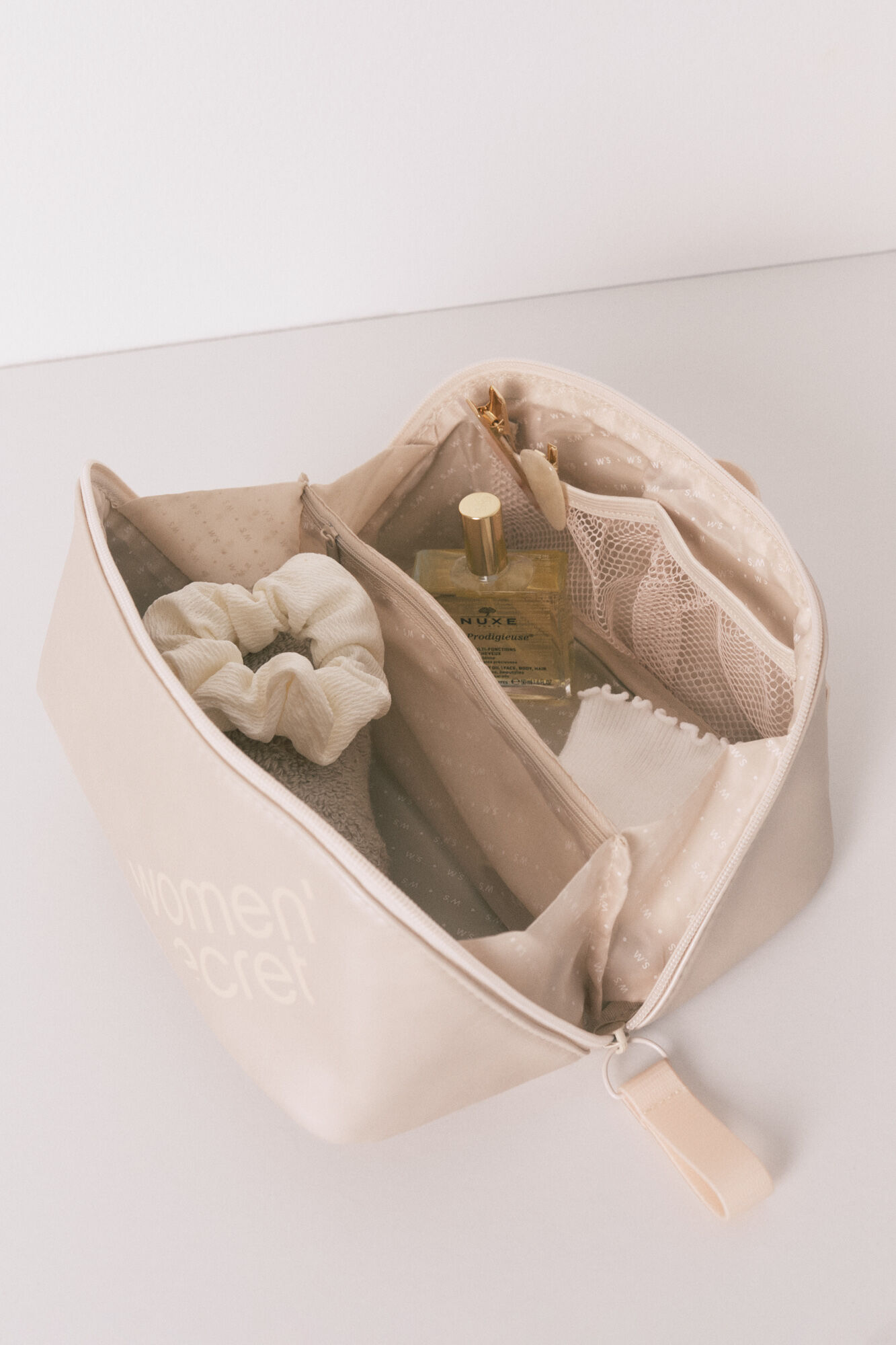 Women'secret N&eacute;cessaire pequena de borracha metalizada bege