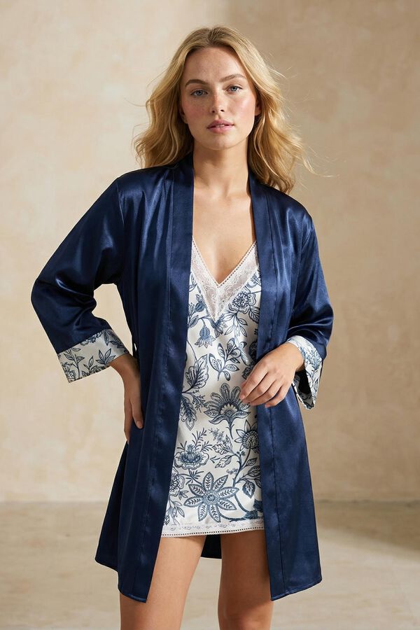 Trendyol Conjunto de camisa de dormir floral e robe acetinado azul