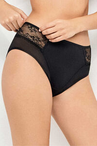 Gisela Braga alta brasile&ntilde;a encaje