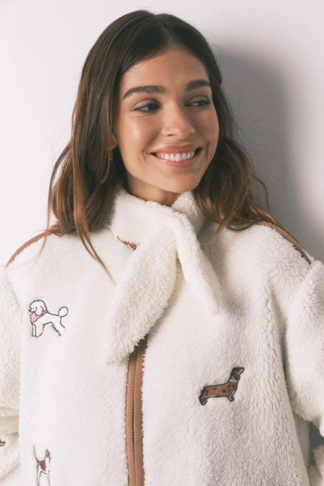 Women'secret Robe acolchoado em pelo com aplica&ccedil;&otilde;es de c&atilde;ezinhos