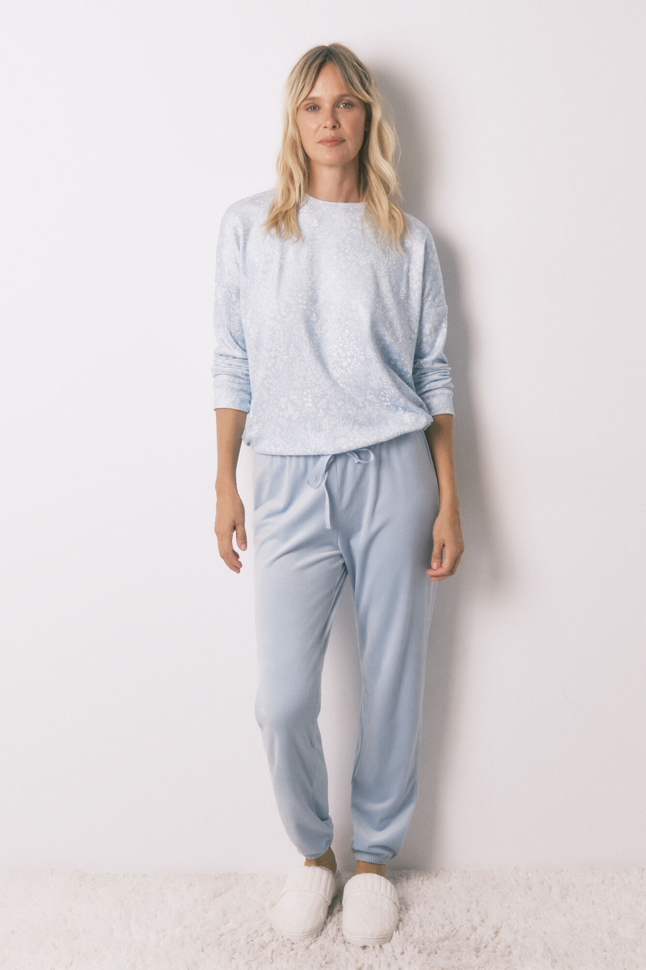 Women'secret Pijama largo terciopelo brillo flores azul