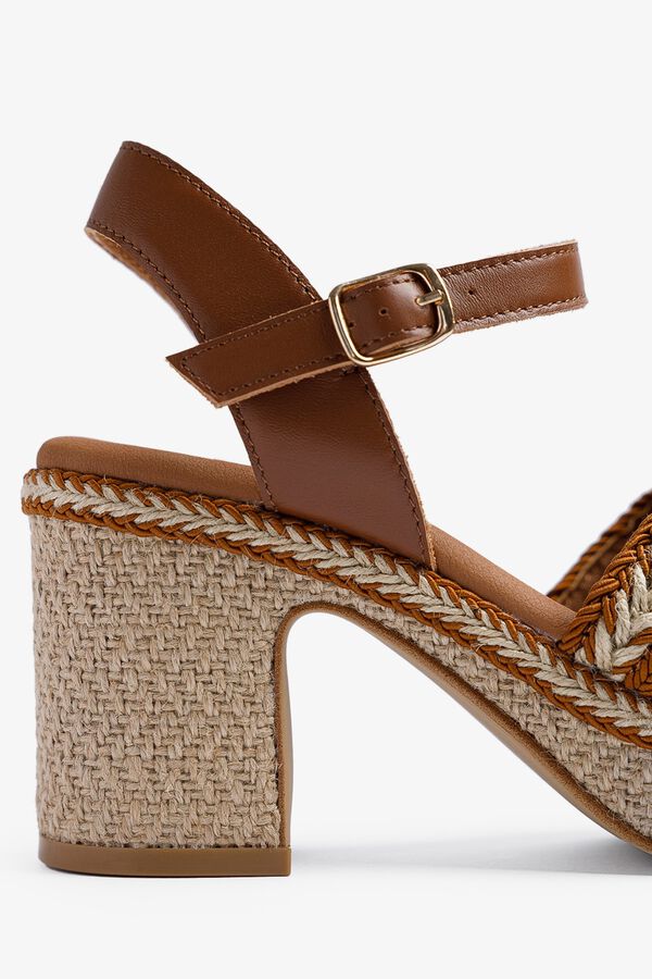 Popa Sand&aacute;lia cunha Melia em juta cru