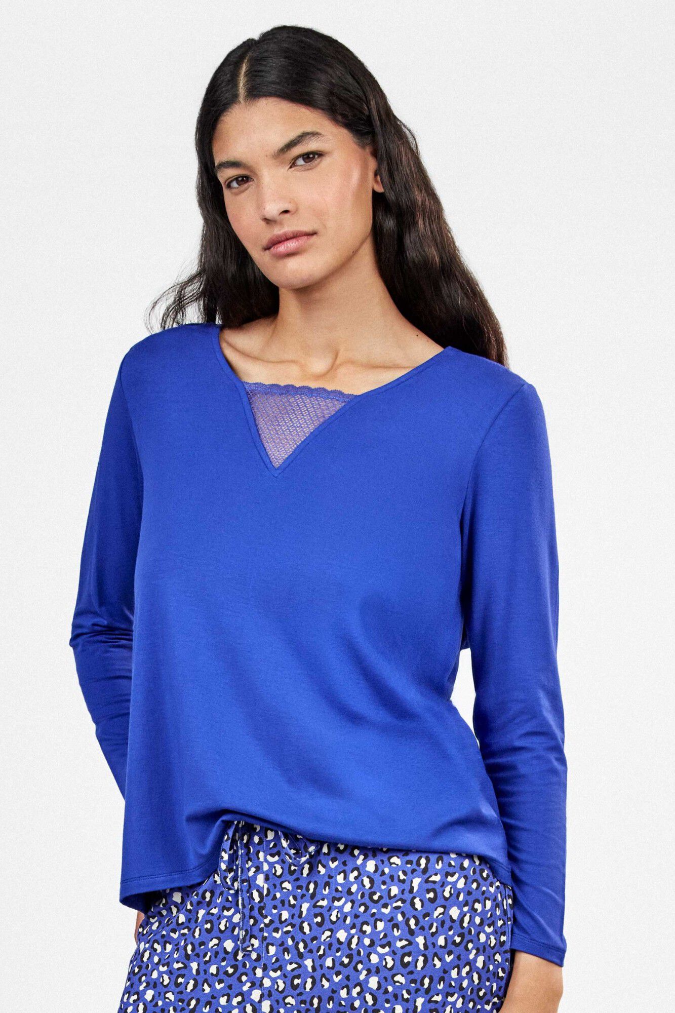 Gisela Camiseta escote pico con encaje