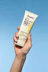 Freshly Cosmetics Crema solar corporal SPF 50 blanco