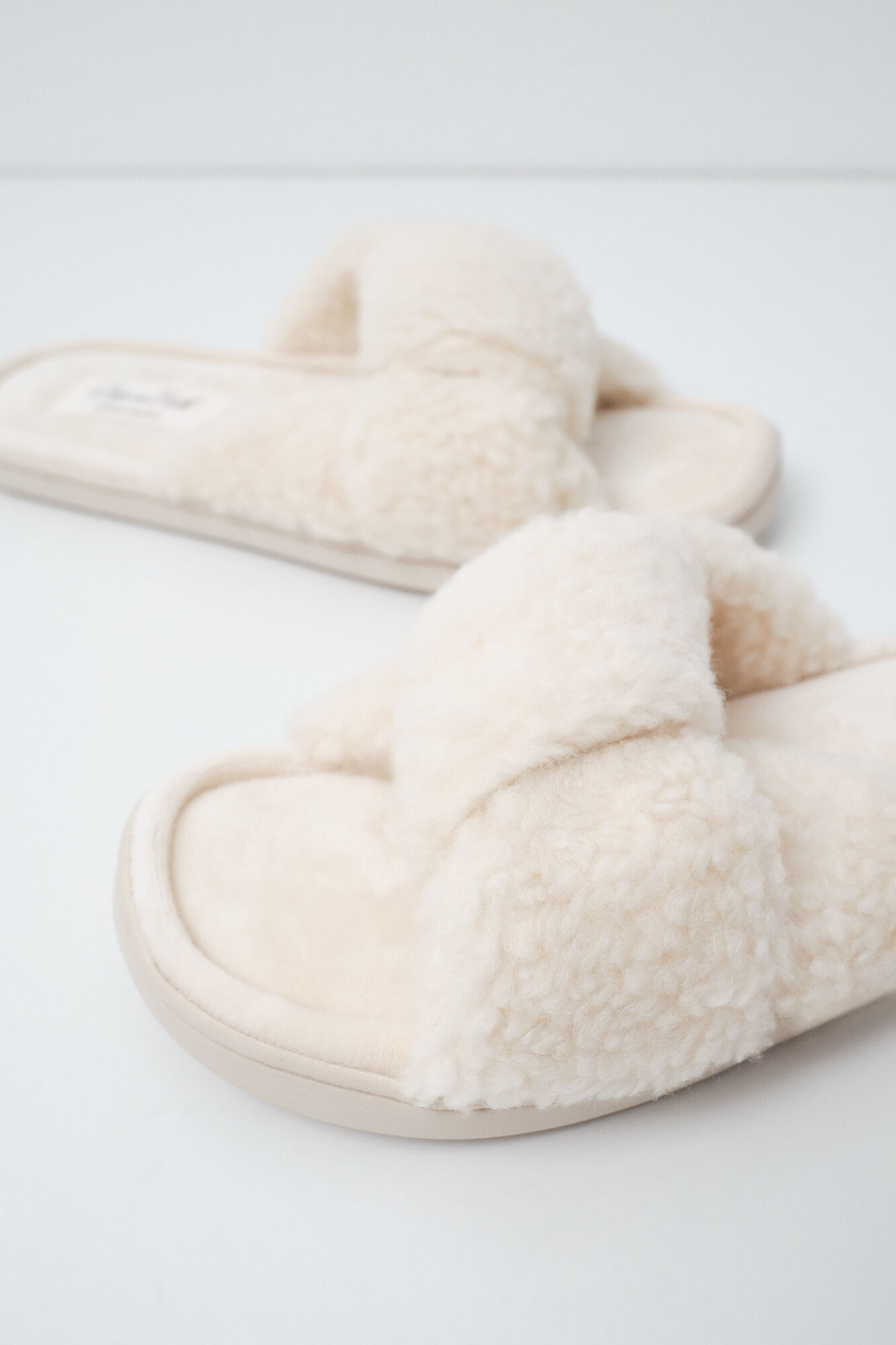 Women'secret Chinelos de quarto com n&oacute; em borrego branco