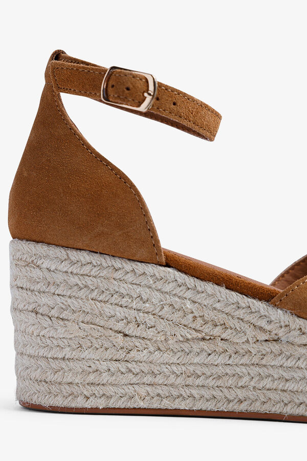 Popa Sand&aacute;lia cunha baixa Cantalar em camur&ccedil;a cru