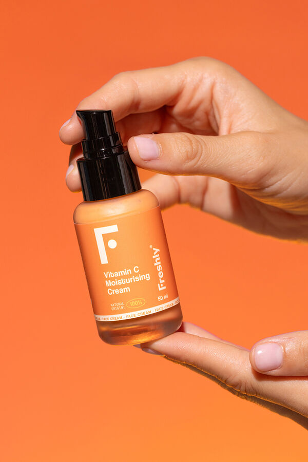 Freshly Cosmetics Creme Hidratante com Vitamina C branco