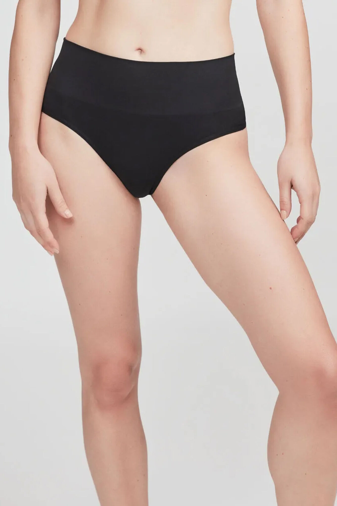 Gisela Tanga alto sin costura