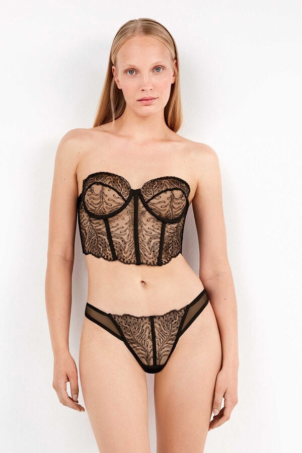 Gisela Cuequinha brasileira de renda bordada preto