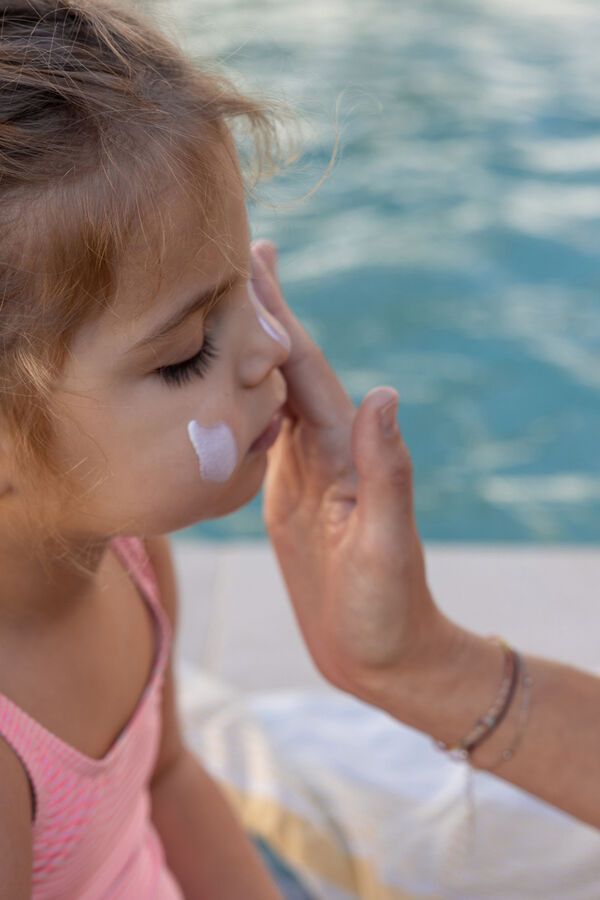 Freshly Cosmetics Protector solar mineral SPF 50+ estampado