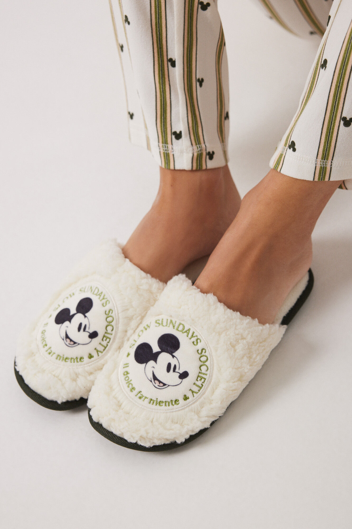 Cortefiel Zapatillas casa pelo Mickey Mouse En línea Ropa