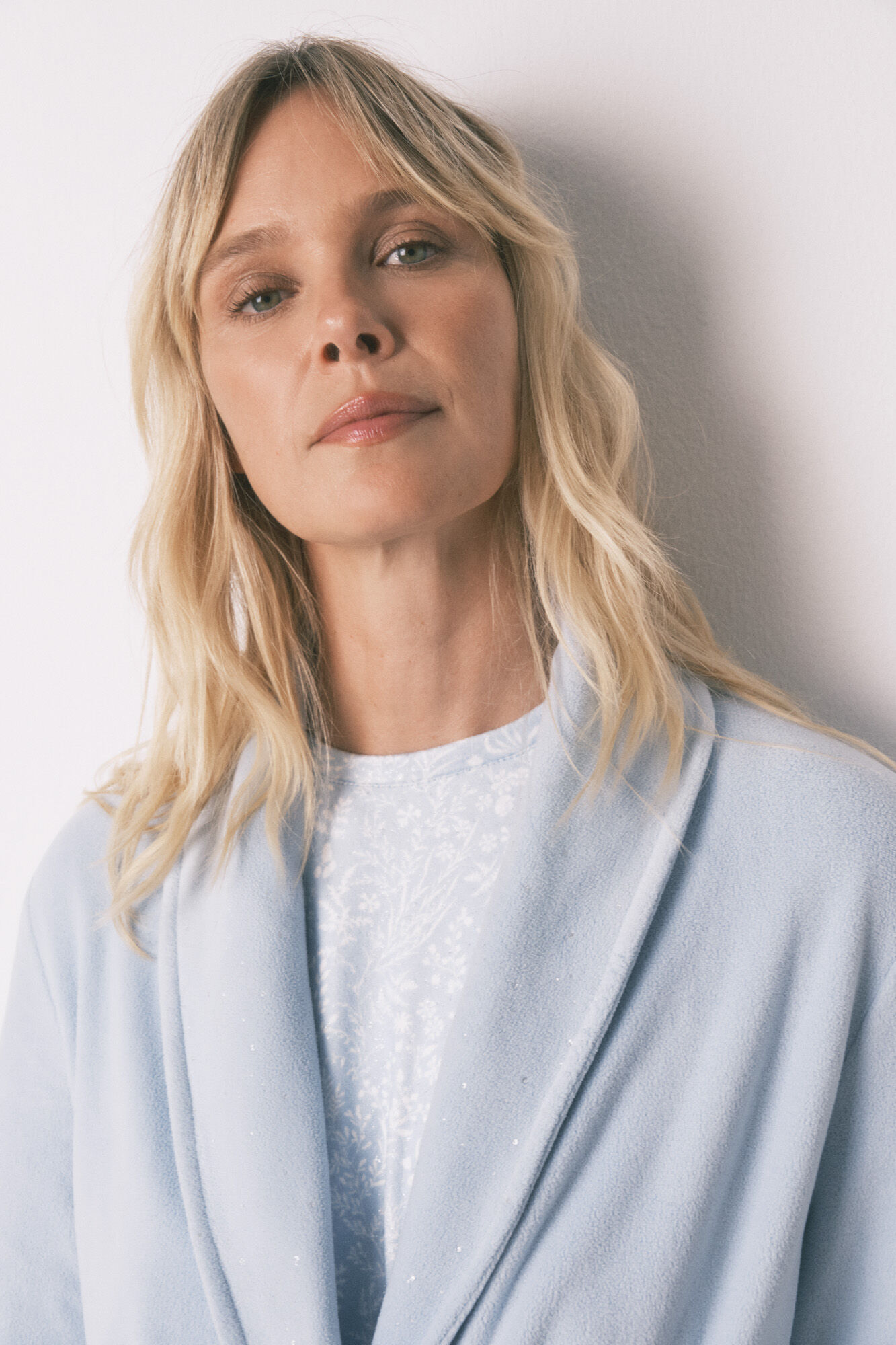 Women'secret Bata midi terciopelo azul brillos