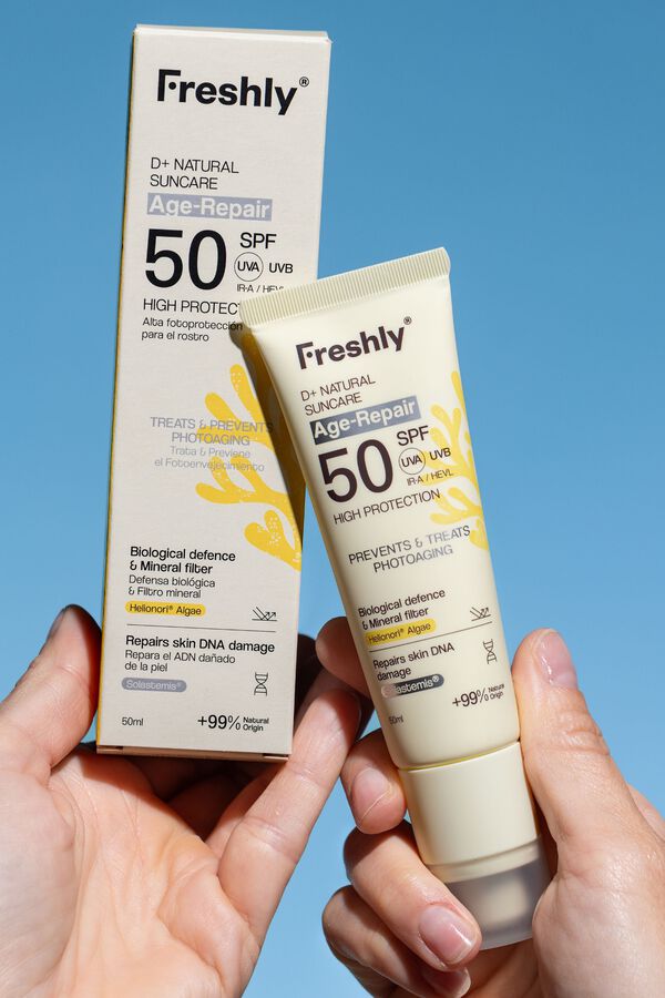 Freshly Cosmetics Crema solar antiarrugas SPF 50 blanco