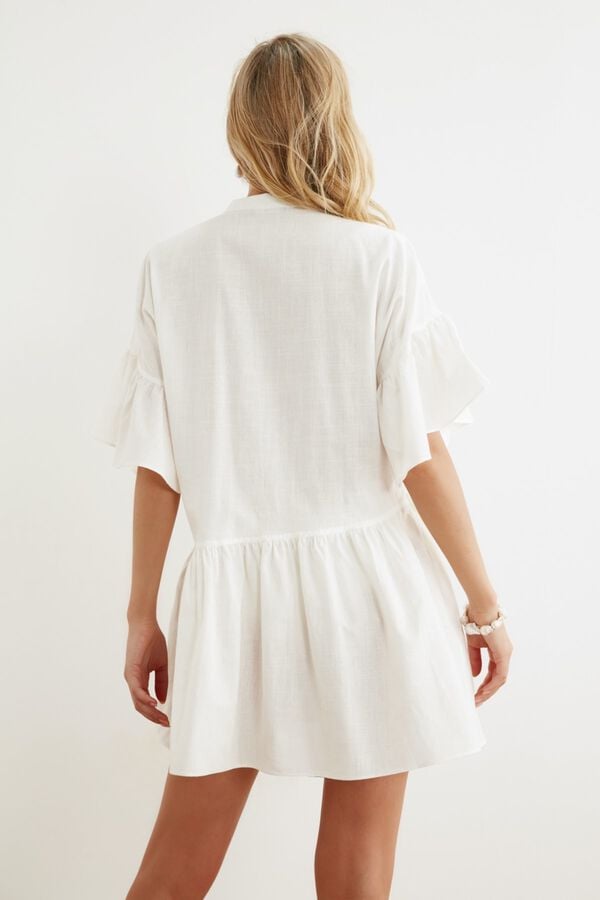 Trendyol Vestido curto camiseiro com folhos branco
